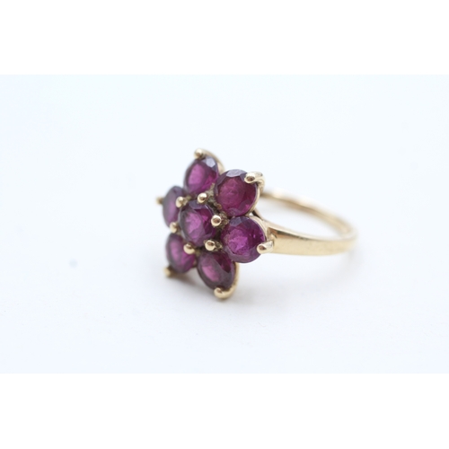 102 - 9ct gold purple garnet cluster ring (3.3g) Size O