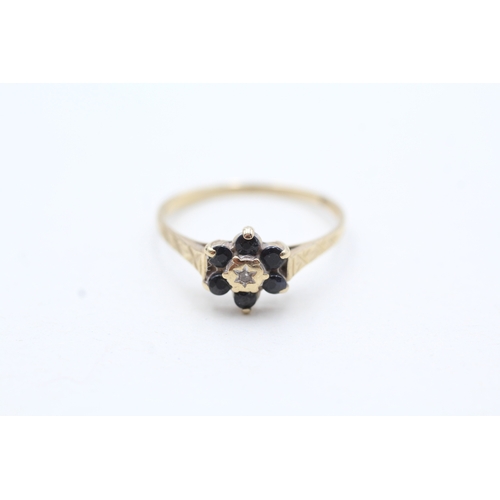 118 - 9ct gold sapphire & diamond cluster ring (1.2g) Size N