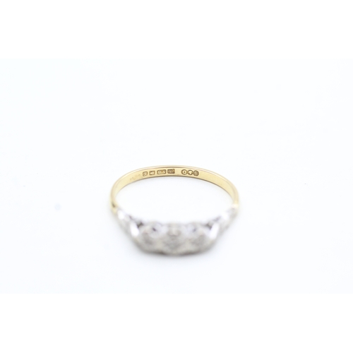 12 - 18ct gold vintage diamond trilogy ring (2.3g) Size O