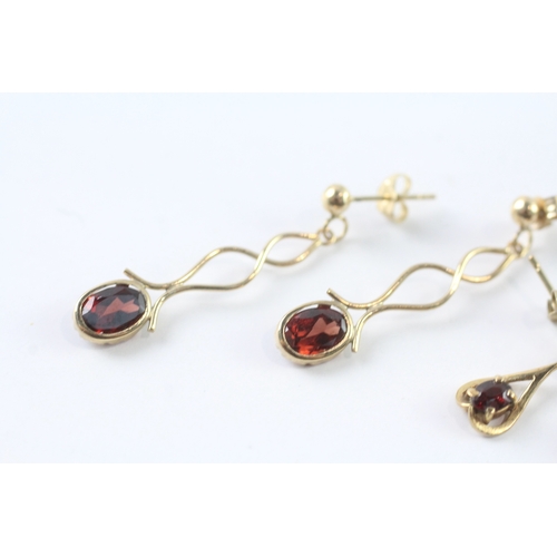 120 - 2x 9ct gold garnet drop earrings (3.1g)