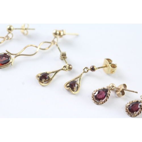 120 - 2x 9ct gold garnet drop earrings (3.1g)