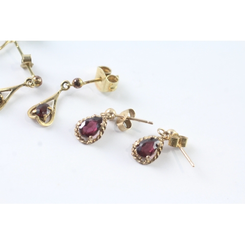 120 - 2x 9ct gold garnet drop earrings (3.1g)