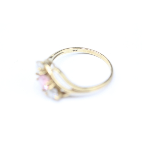 130 - 9ct gold and cubic zirconia ring (1.9g) Size O