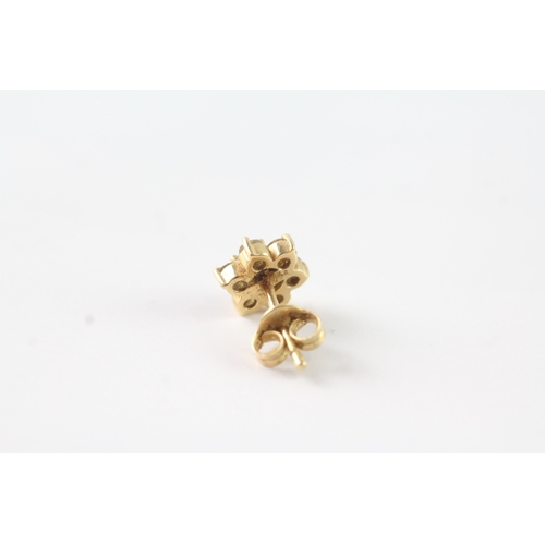 139 - 18ct gold diamond floral stud earrings (1.8g)