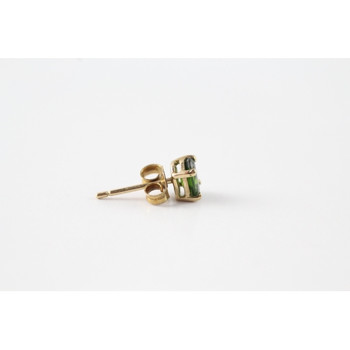 163 - 9ct gold oval cut green gemstone stud earrings (0.8g)