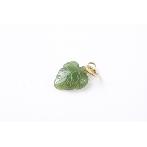 164 - 9ct gold carved nephrite leaf charm (0.7g)