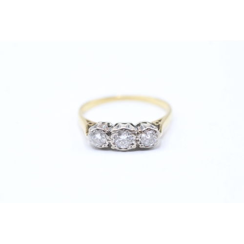 17 - 18ct diamond trilogy ring (2.4g) Size N