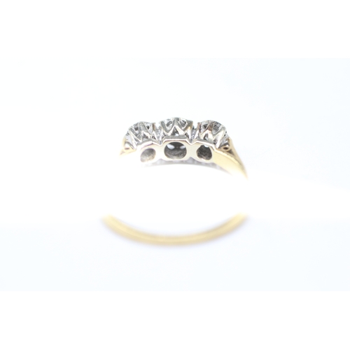 17 - 18ct diamond trilogy ring (2.4g) Size N