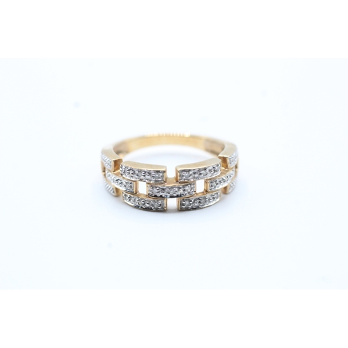 175 - 9ct gold and diamond chain design ring (3.5g) Size P