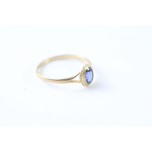 187 - 9ct gold sapphire solitaire ring (1.1g) Size O