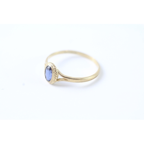 187 - 9ct gold sapphire solitaire ring (1.1g) Size O