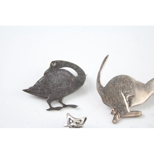 302 - Collection of Sterling Silver Animal Brooches inc. Cats, Birds, Abalone x 5 33g