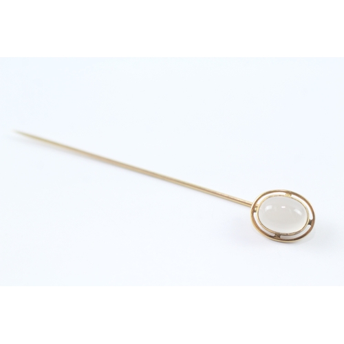 37 - 9ct gold vintage cabochon cut moonstone stick pin