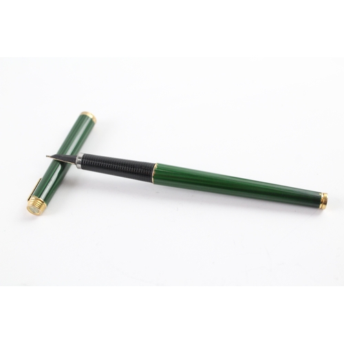 440 - Vintage Parker Classic Green Lacquer Fountain Pen w/ Gold Plate Nib WRITING