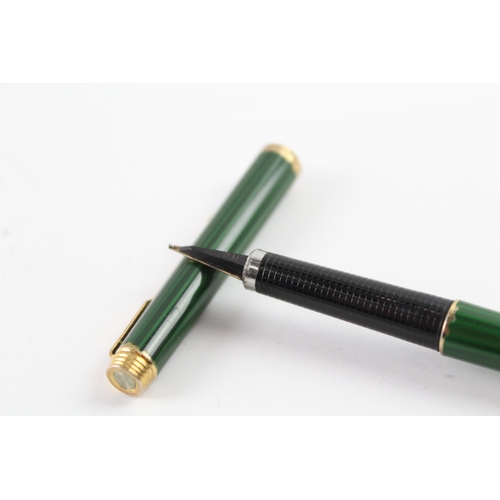 440 - Vintage Parker Classic Green Lacquer Fountain Pen w/ Gold Plate Nib WRITING