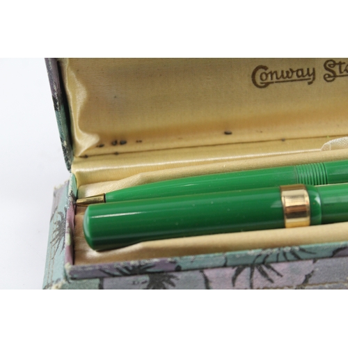 445 - Vintage Conway Stewart The Universal Pen No. 368 Green Fountain Pen w/ 14ct Nib