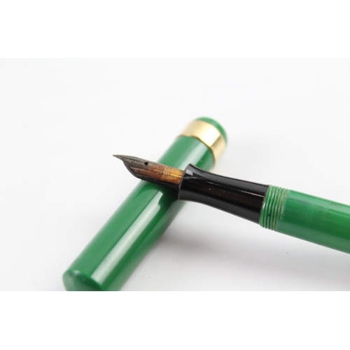 445 - Vintage Conway Stewart The Universal Pen No. 368 Green Fountain Pen w/ 14ct Nib