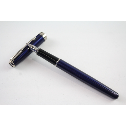 448 - Vintage Parker Sonnet Blue Lacquer Fountain Pen w/ 18ct White Gold Nib WRITING