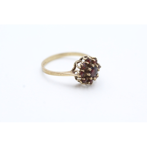 73 - 9ct gold vintage garnet cluster ring (2.1g) Size Q