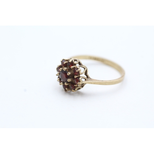 73 - 9ct gold vintage garnet cluster ring (2.1g) Size Q