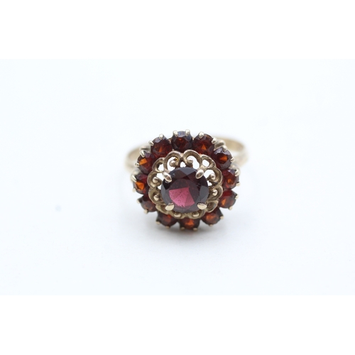 8 - 9ct gold vintage garnet dress ring (3.3g) Size N