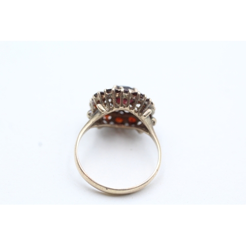 8 - 9ct gold vintage garnet dress ring (3.3g) Size N