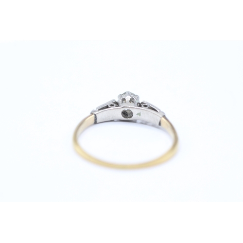 81 - 18ct gold vintage diamond solitaire ring (1.5g) Size K