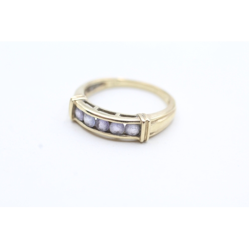 9 - 9ct gold purple gemstone channel setting ring (2.7g) Size O