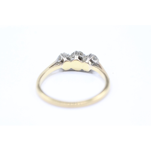 90 - 18ct gold vintage diamond trilogy ring (2.7g) Size P