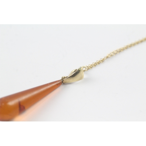 93 - 9ct gold and amber pendant on chain