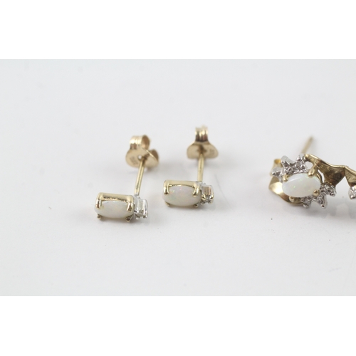 102 - 2 x 9ct gold opal and diamond stud earrings (1.7g)