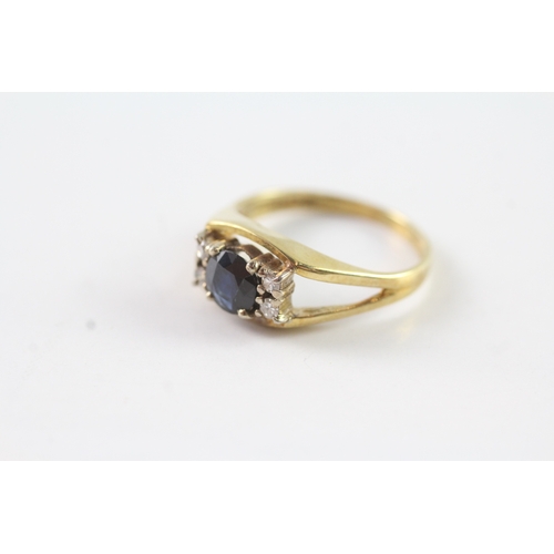 129 - 18ct gold sapphire and diamond dress ring w/ split shoulders Size L