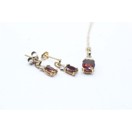 134 - 9ct gold garnet and diamond pendant and earring set (2.5g)