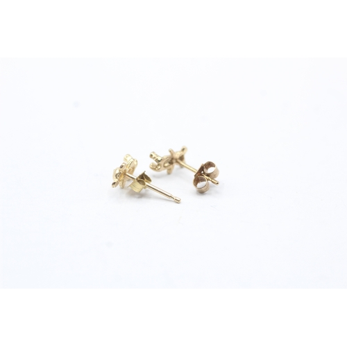 157 - 2 x 9ct gold elephant and bear earrings (0.8g)