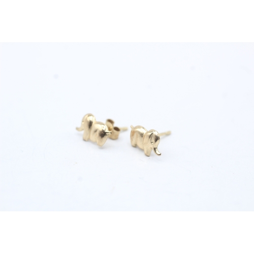 157 - 2 x 9ct gold elephant and bear earrings (0.8g)