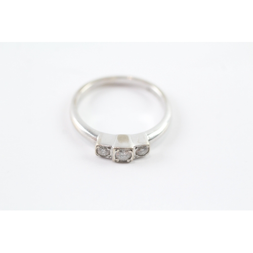 162 - 18ct gold diamond trilogy ring (3.7g) Size N 1/2