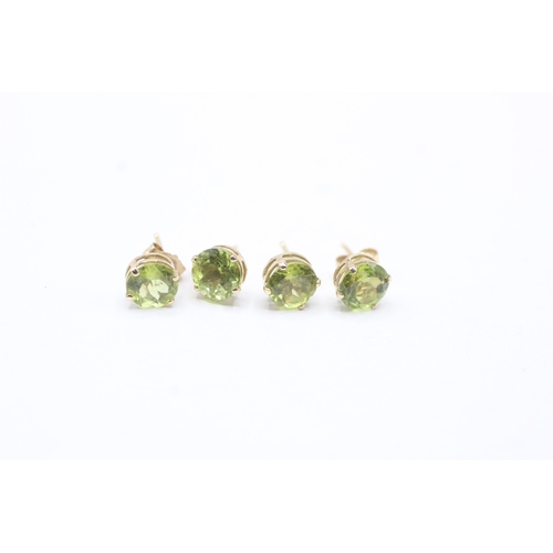 169 - 2 x 9ct gold peridot stud earrings (1.6g)