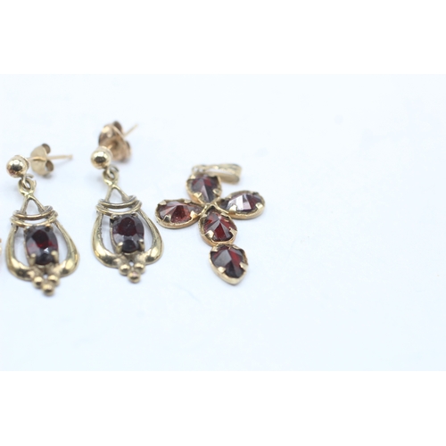 170 - 3x 9ct gold garnet pendant & earrings (3.5g)