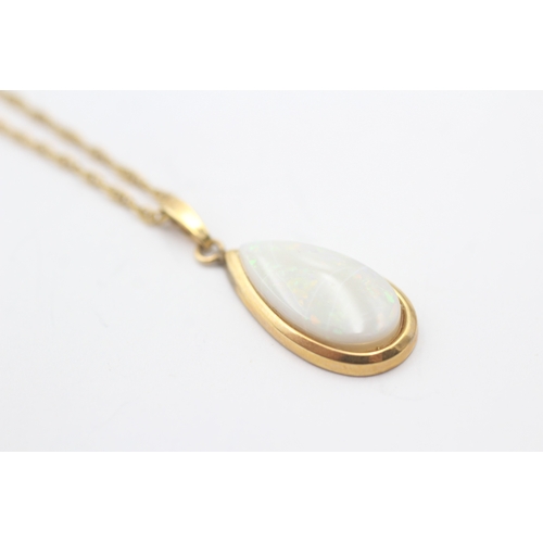 187 - 9ct gold opal pendant necklace (3g)