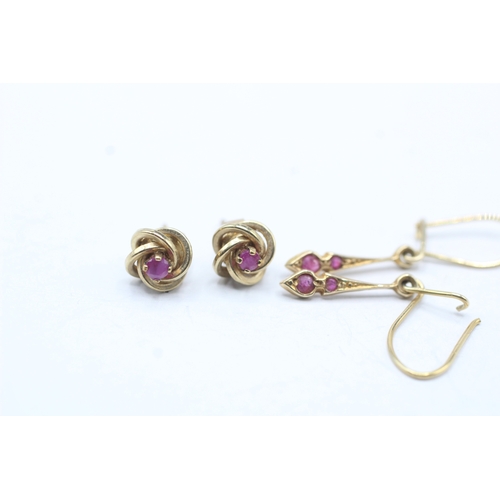 195 - 2 x 9ct gold ruby earrings (1.5g)