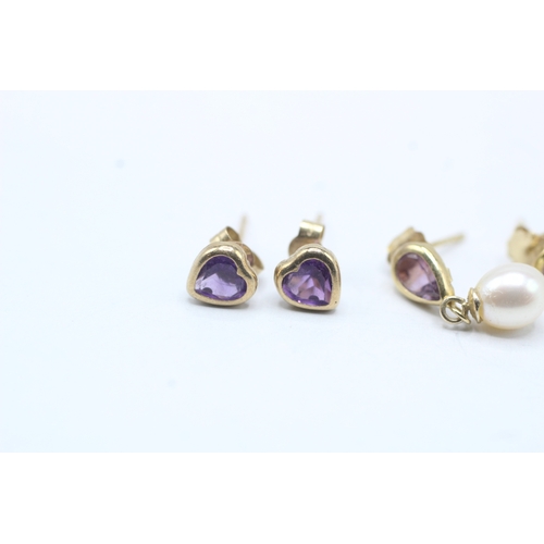 196 - 2 x 9ct gold amethyst and cultured pearl earrings (1.6g)