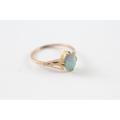 204 - 9ct gold vintage oval cut opal doublet solitaire dress ring Size N