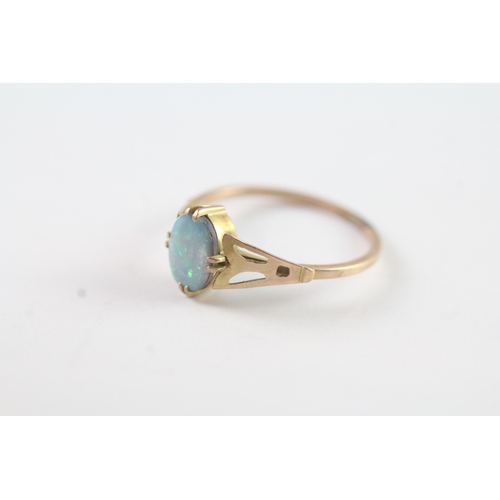 204 - 9ct gold vintage oval cut opal doublet solitaire dress ring Size N