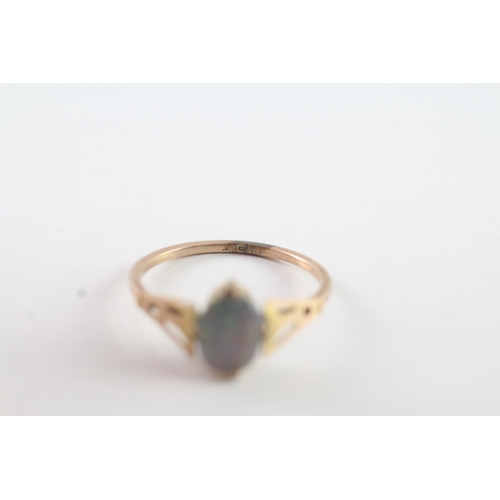 204 - 9ct gold vintage oval cut opal doublet solitaire dress ring Size N