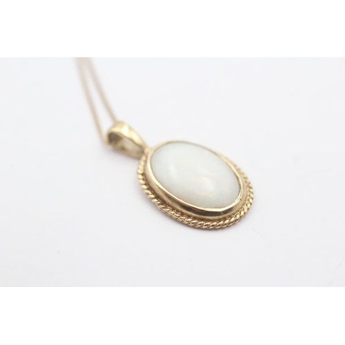 209 - 9ct gold vintage opal pendant necklace (2.1g)