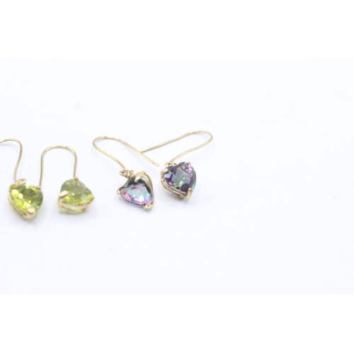 215 - 3x 9ct gold peridot, garnet & mystic topaz drop earrings (2.1g)