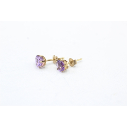 224 - 2 x 9ct gold amethyst stud earrings (1.1g)