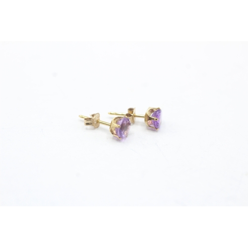 224 - 2 x 9ct gold amethyst stud earrings (1.1g)