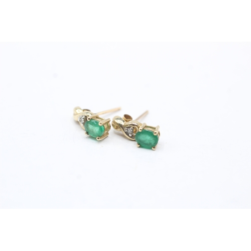 225 - 2 x 9ct gold emerald, ruby and diamond stud earrings (2.1g)