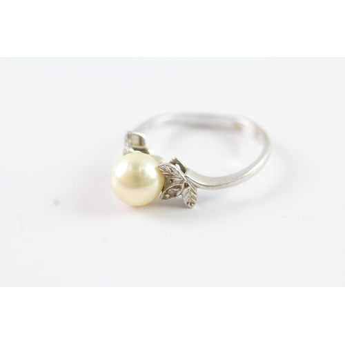 231 - 18ct white gold cultured pearl and diamond ring (2.9g) Size N